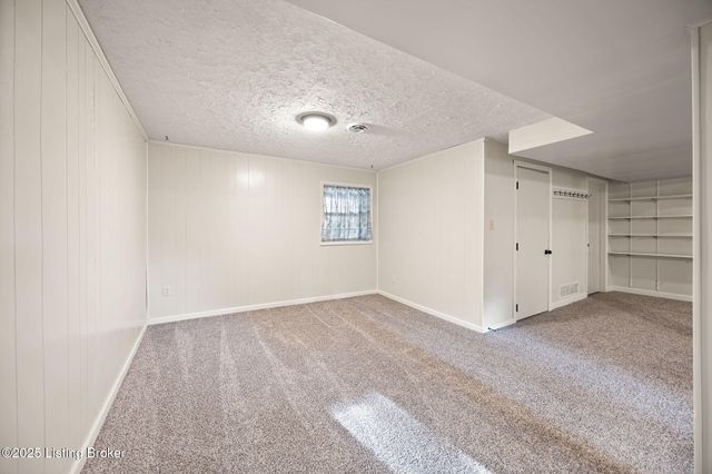 929 Hickyory Drive, Vine Grove, KY 40175