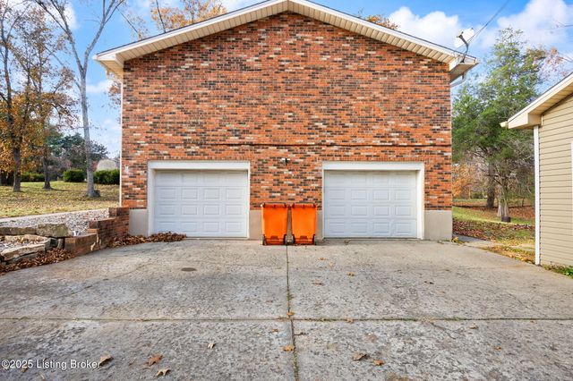 929 Hickyory Drive, Vine Grove, KY 40175