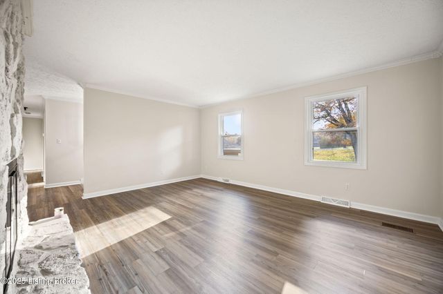 929 Hickyory Drive, Vine Grove, KY 40175