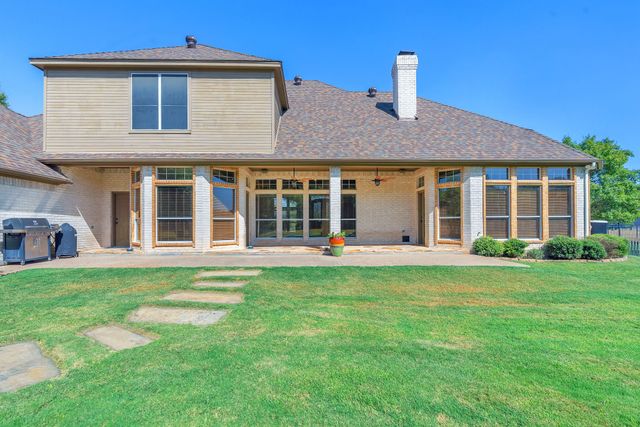 173 Cattlebaron Parc Drive, Fort Worth, TX 76108