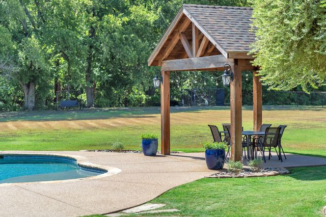 173 Cattlebaron Parc Drive, Fort Worth, TX 76108