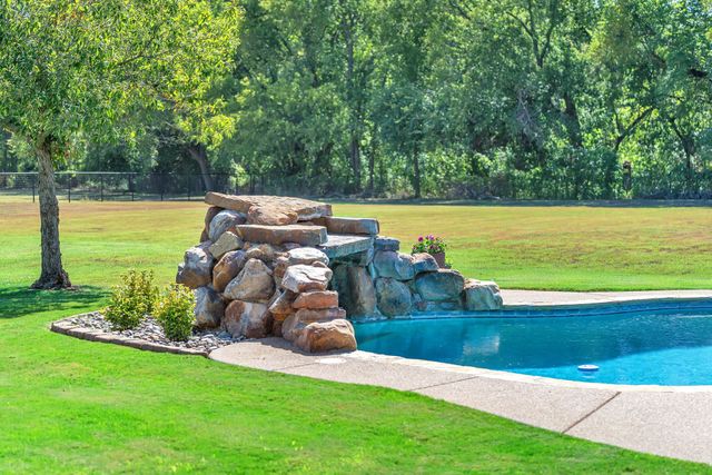 173 Cattlebaron Parc Drive, Fort Worth, TX 76108