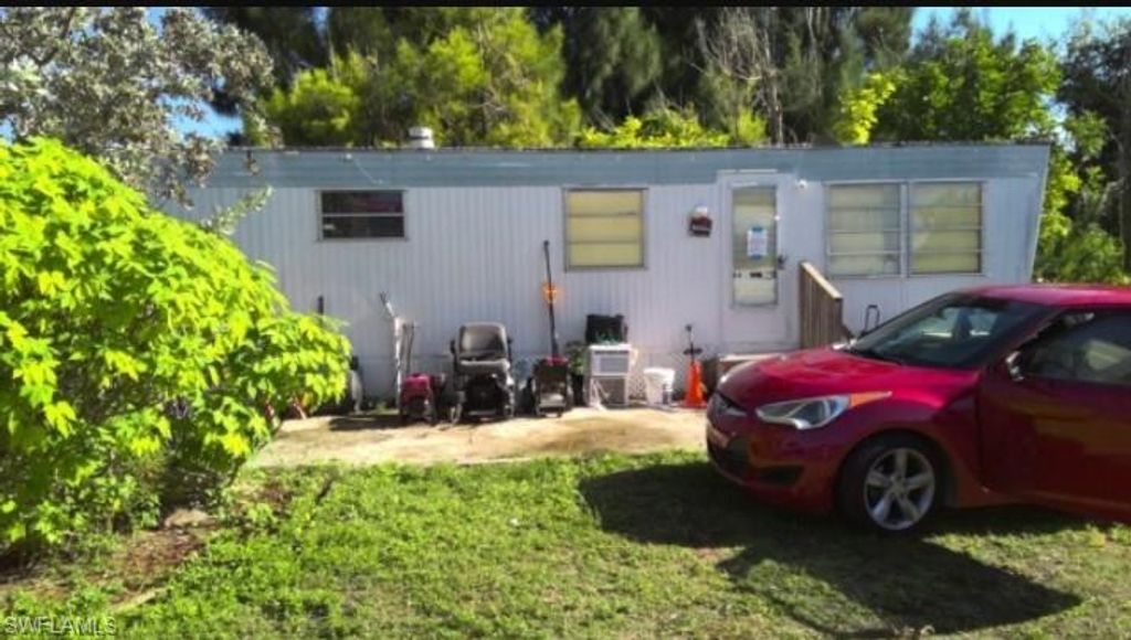 1511 Laurel DR, NORTH FORT MYERS, FL 33917 — exterior