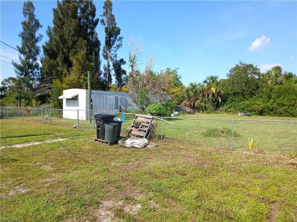 1511 Laurel DR, NORTH FORT MYERS, FL 33917 — photo 2
