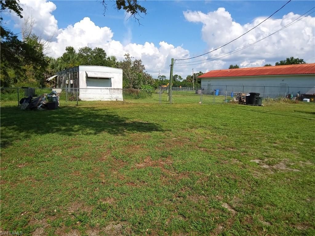 1511 Laurel DR, NORTH FORT MYERS, FL 33917 — photo 3