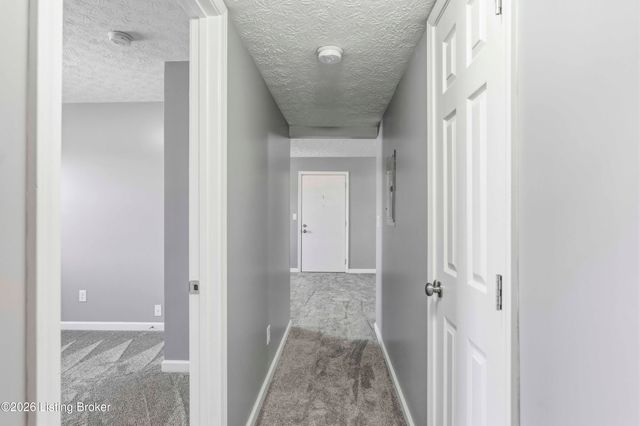 1801 Janlyn Rd 11, Louisville, KY 40299