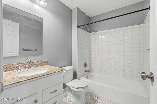 1801 Janlyn Rd 11, Louisville, KY 40299