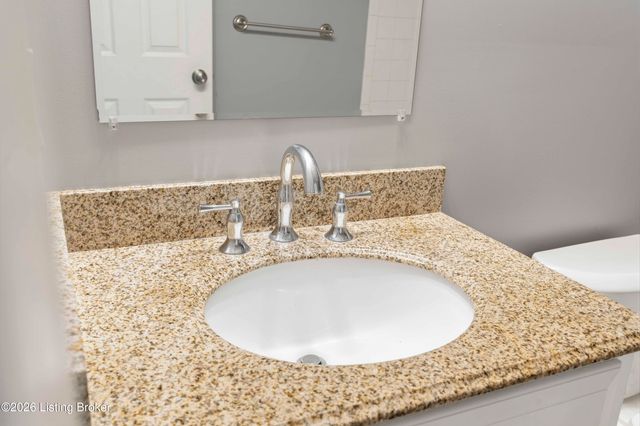 1801 Janlyn Rd 11, Louisville, KY 40299