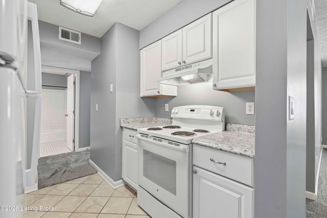 1801 Janlyn Rd 11, Louisville, KY 40299