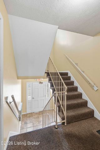 1801 Janlyn Rd 11, Louisville, KY 40299