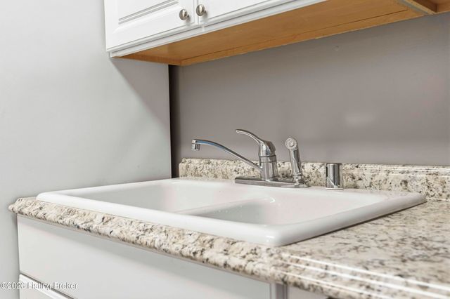 1801 Janlyn Rd 11, Louisville, KY 40299