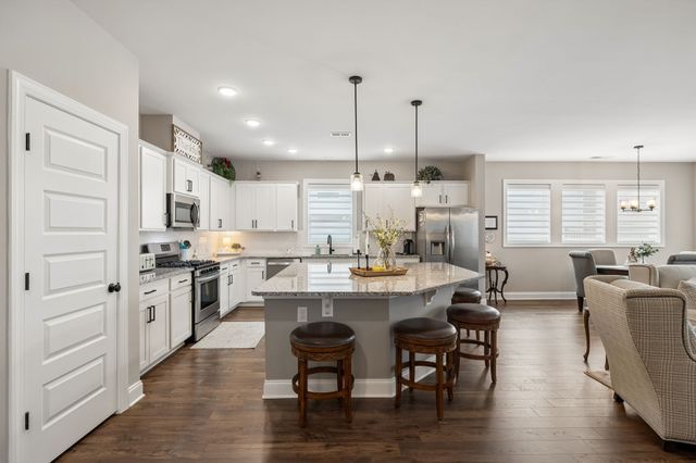 206 Woodhall Ct, White House, TN 37188