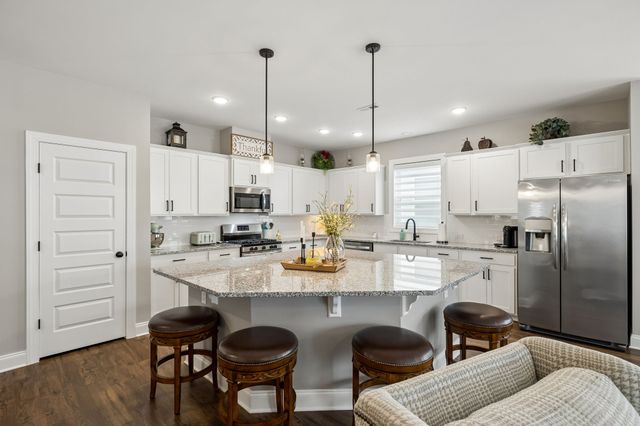 206 Woodhall Ct, White House, TN 37188