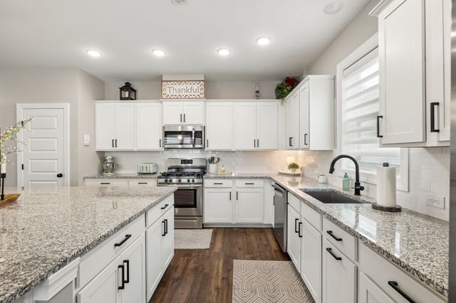 206 Woodhall Ct, White House, TN 37188