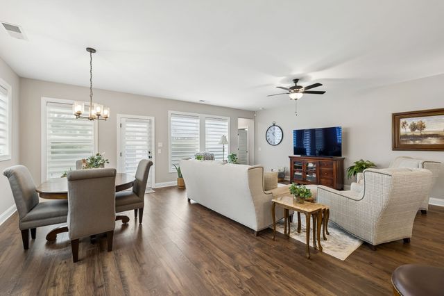 206 Woodhall Ct, White House, TN 37188