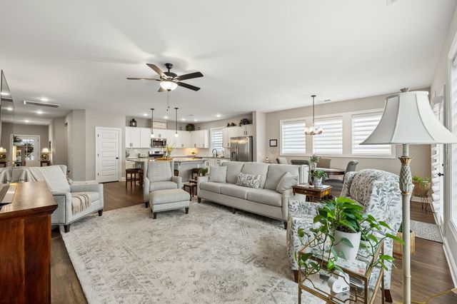 206 Woodhall Ct, White House, TN 37188