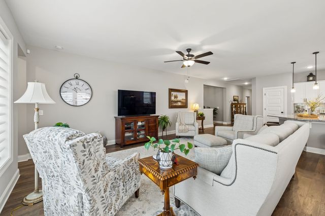 206 Woodhall Ct, White House, TN 37188