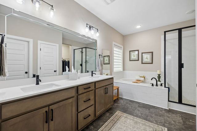 206 Woodhall Ct, White House, TN 37188