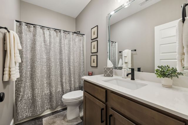 206 Woodhall Ct, White House, TN 37188