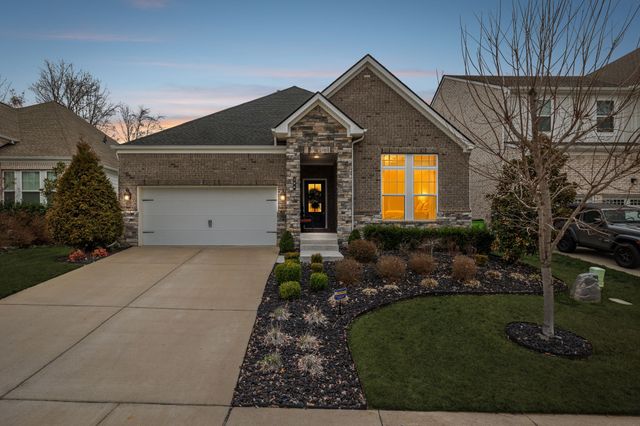 206 Woodhall Ct, White House, TN 37188