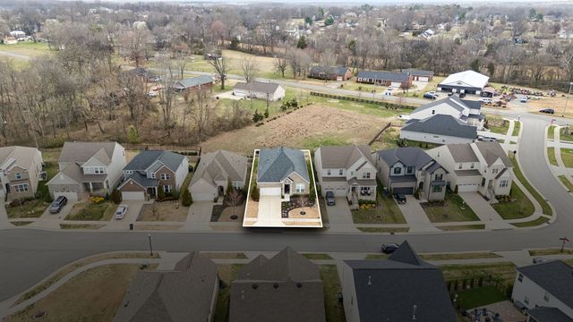 206 Woodhall Ct, White House, TN 37188