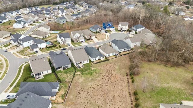 206 Woodhall Ct, White House, TN 37188