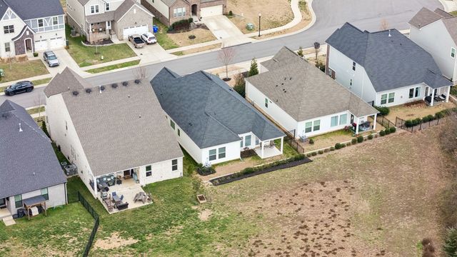 206 Woodhall Ct, White House, TN 37188