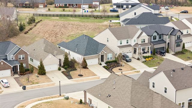 206 Woodhall Ct, White House, TN 37188