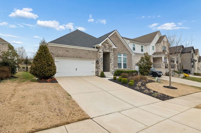 206 Woodhall Ct, White House, TN 37188