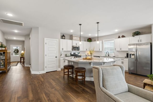 206 Woodhall Ct, White House, TN 37188