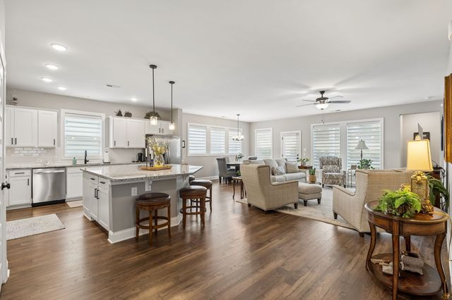 206 Woodhall Ct, White House, TN 37188