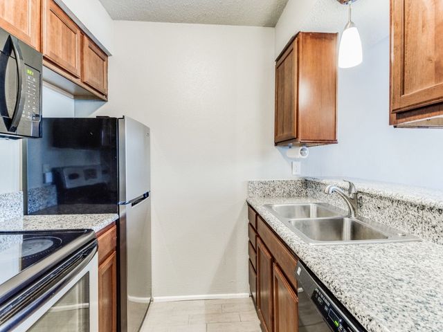 1503 N Garrett Avenue 111, Dallas, TX 75206
