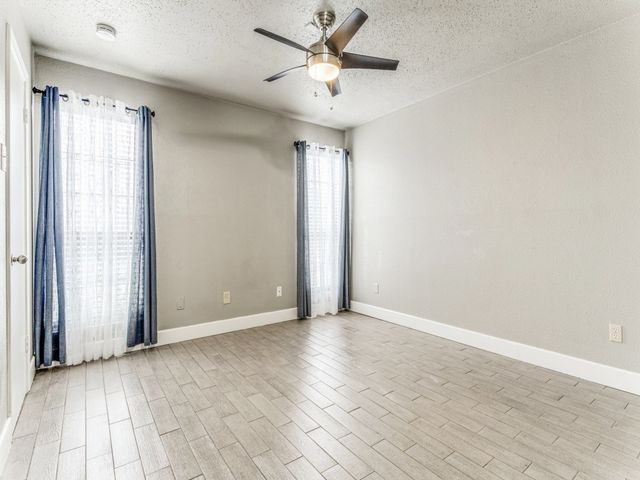 1503 N Garrett Avenue 111, Dallas, TX 75206