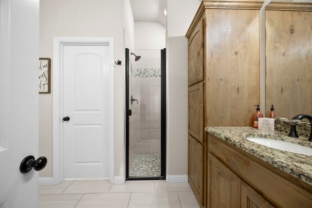 209 Bayless Avenue, Godley, TX 76044