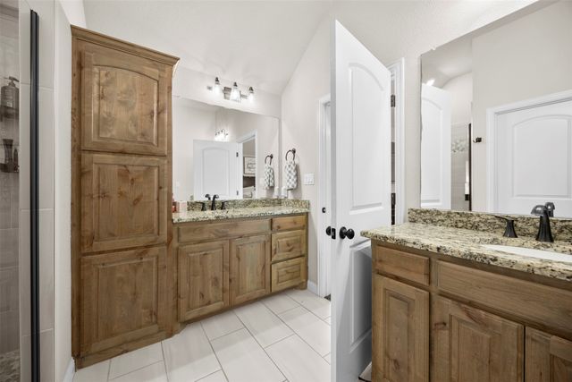 209 Bayless Avenue, Godley, TX 76044