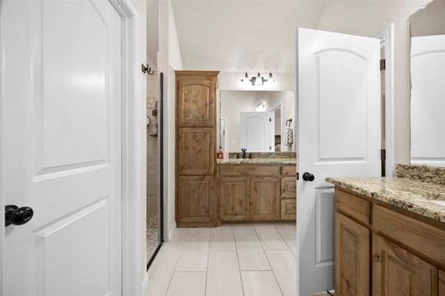 209 Bayless Avenue, Godley, TX 76044