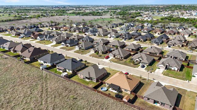 209 Bayless Avenue, Godley, TX 76044