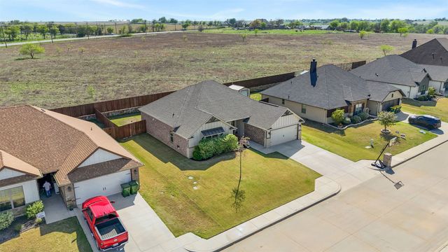 209 Bayless Avenue, Godley, TX 76044