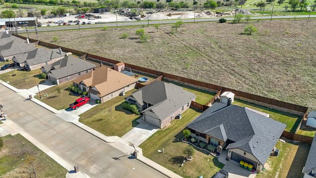 209 Bayless Avenue, Godley, TX 76044