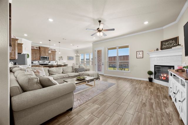 209 Bayless Avenue, Godley, TX 76044