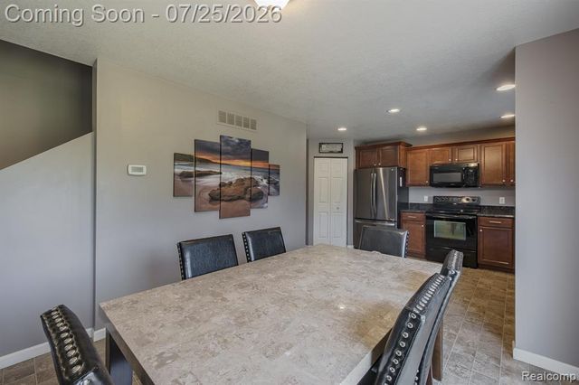 2550 Compton Drive, Waterford, MI 48329