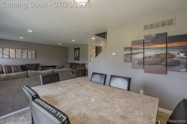 2550 Compton Drive, Waterford, MI 48329