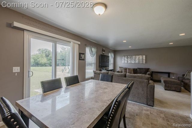 2550 Compton Drive, Waterford, MI 48329