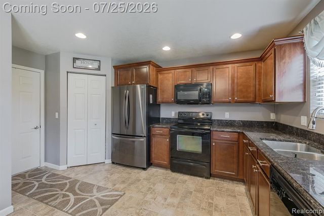 2550 Compton Drive, Waterford, MI 48329