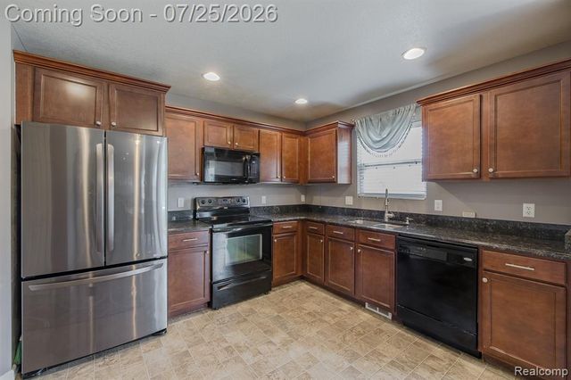 2550 Compton Drive, Waterford, MI 48329