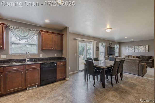 2550 Compton Drive, Waterford, MI 48329