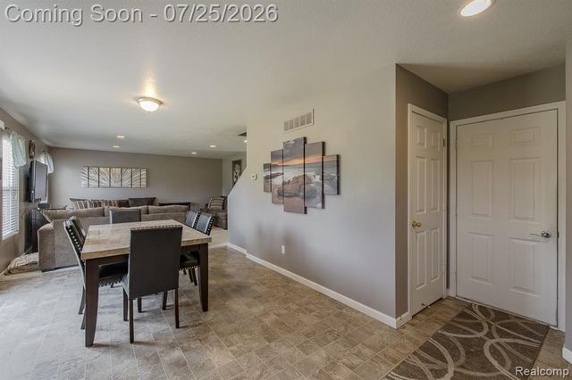 2550 Compton Drive, Waterford, MI 48329