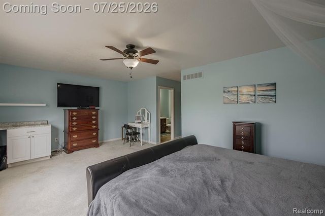 2550 Compton Drive, Waterford, MI 48329