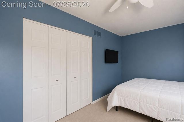 2550 Compton Drive, Waterford, MI 48329