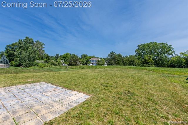 2550 Compton Drive, Waterford, MI 48329